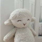 Ovelhinha de peluche 100% feita à mão